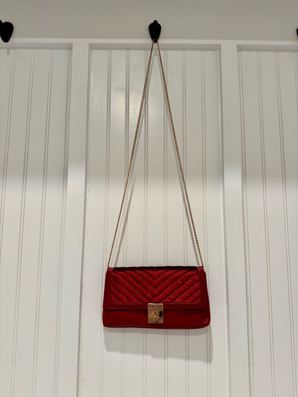 NWOT GUESS Red Quilted Crossbody with Gold Chain - Picture 4 of 5